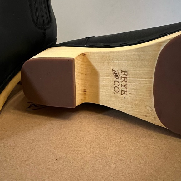 Brand New Frye and Co. Odessa Chelsea Clog Ankle Boots - Picture 4 of 7